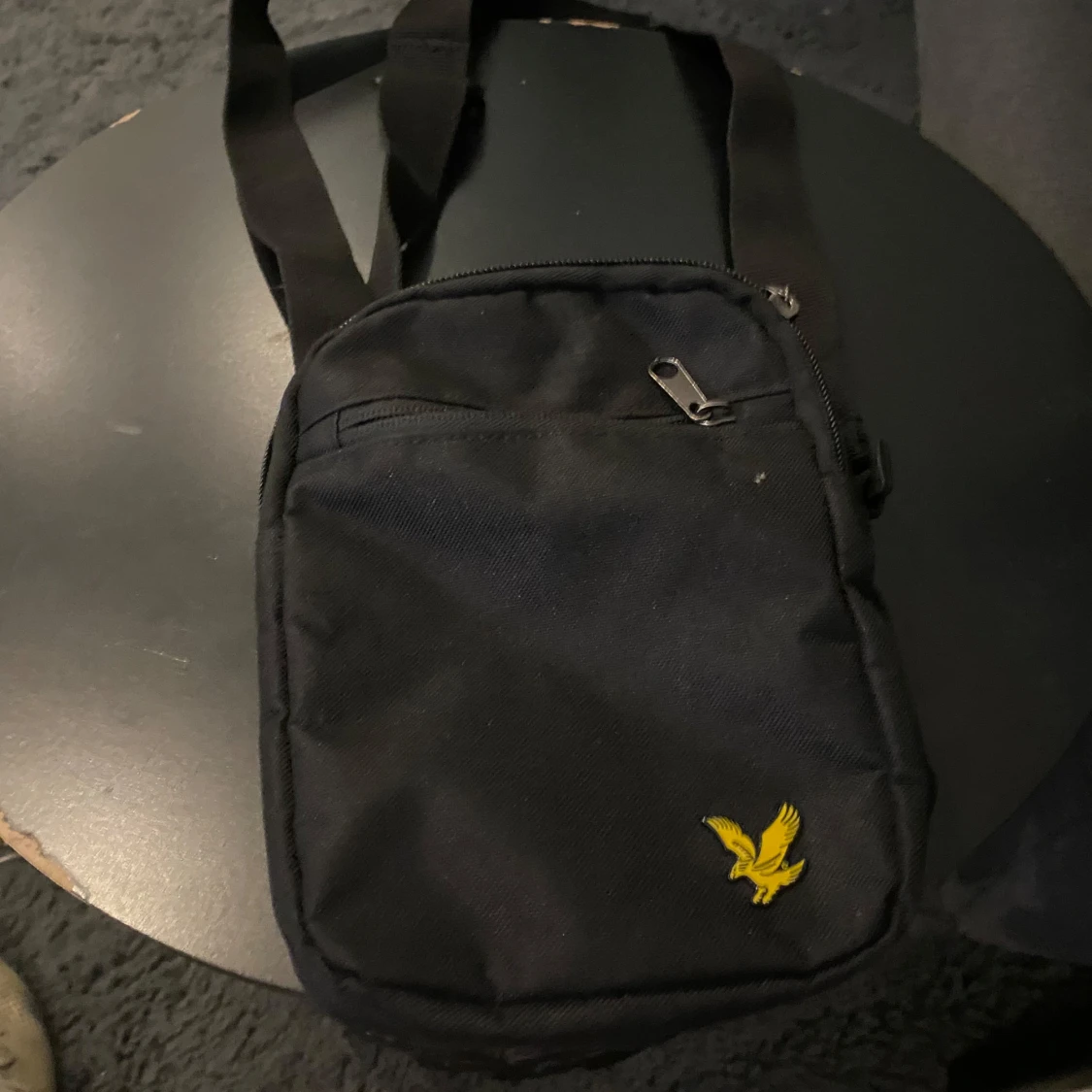 Svart axelväska från Lyle & Scott