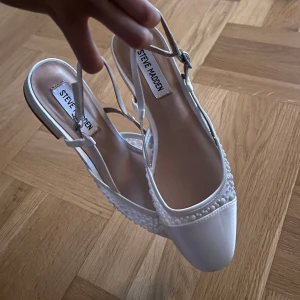 Steve Madden slingbacks - Så snygga skor från Steve Madden köpta för ord pris 1559 kr, slutsålda i nästan alla storlekar❤️ aldrig fått tillfälle att använda dem (helt nya) och lådan finns kvar!