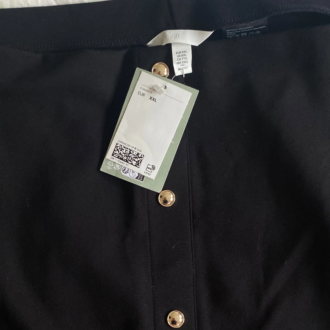 Svart långkjol med knappar från H&M - 2