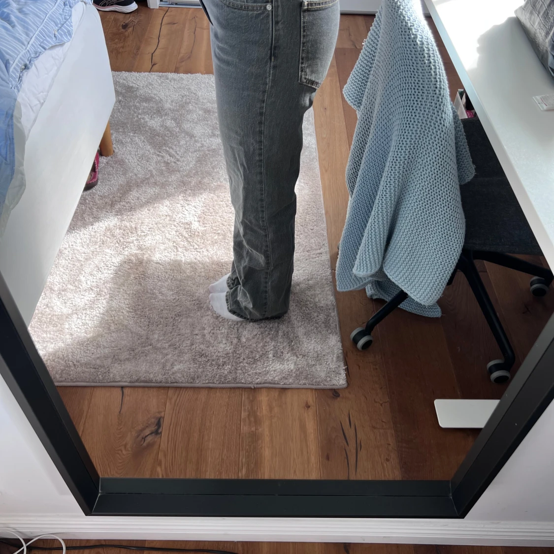 Gråa jeans från Gina Tricot  - 2