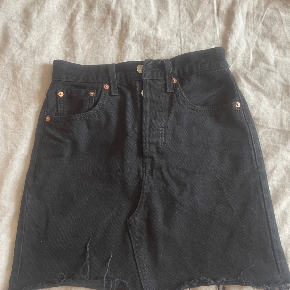 Svart jeanskjol från Levi's