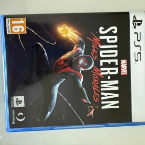 Spider-Man: Miles Morales - Upplev actionfyllda äventyr som Miles Morales i detta PlayStation 5-spel. Med häftig grafik och superkrafter får du utforska New York och ta dig an nya utmaningar. Perfekt för dig som gillar superhjältar och spännande berättelser.