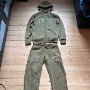 Tuttolente tracksuit  - Hoodie: S Byxor: XS