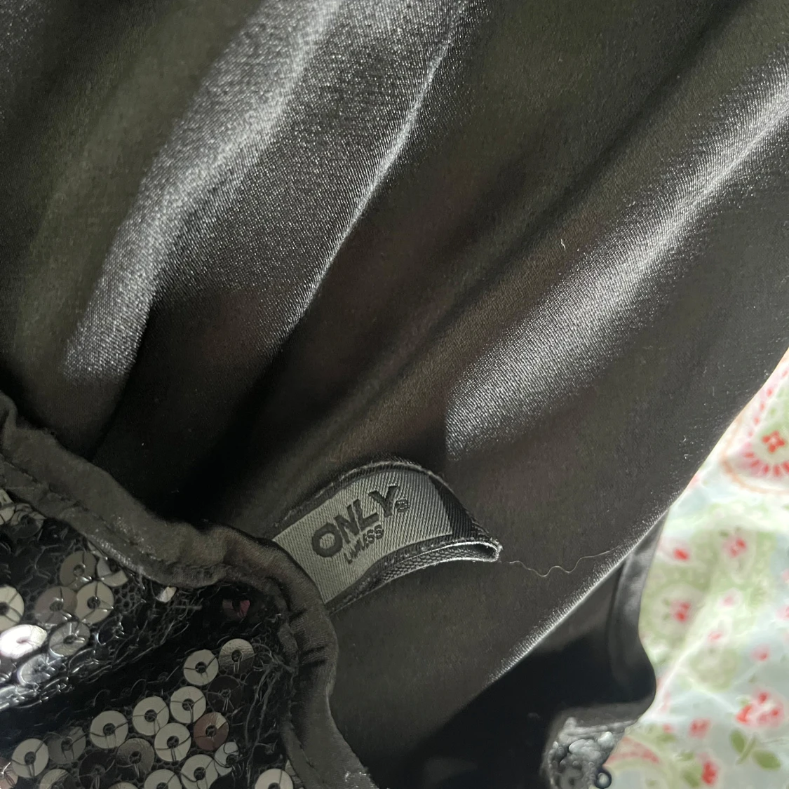 Svart paljett halterneck topp från ONLY - 3