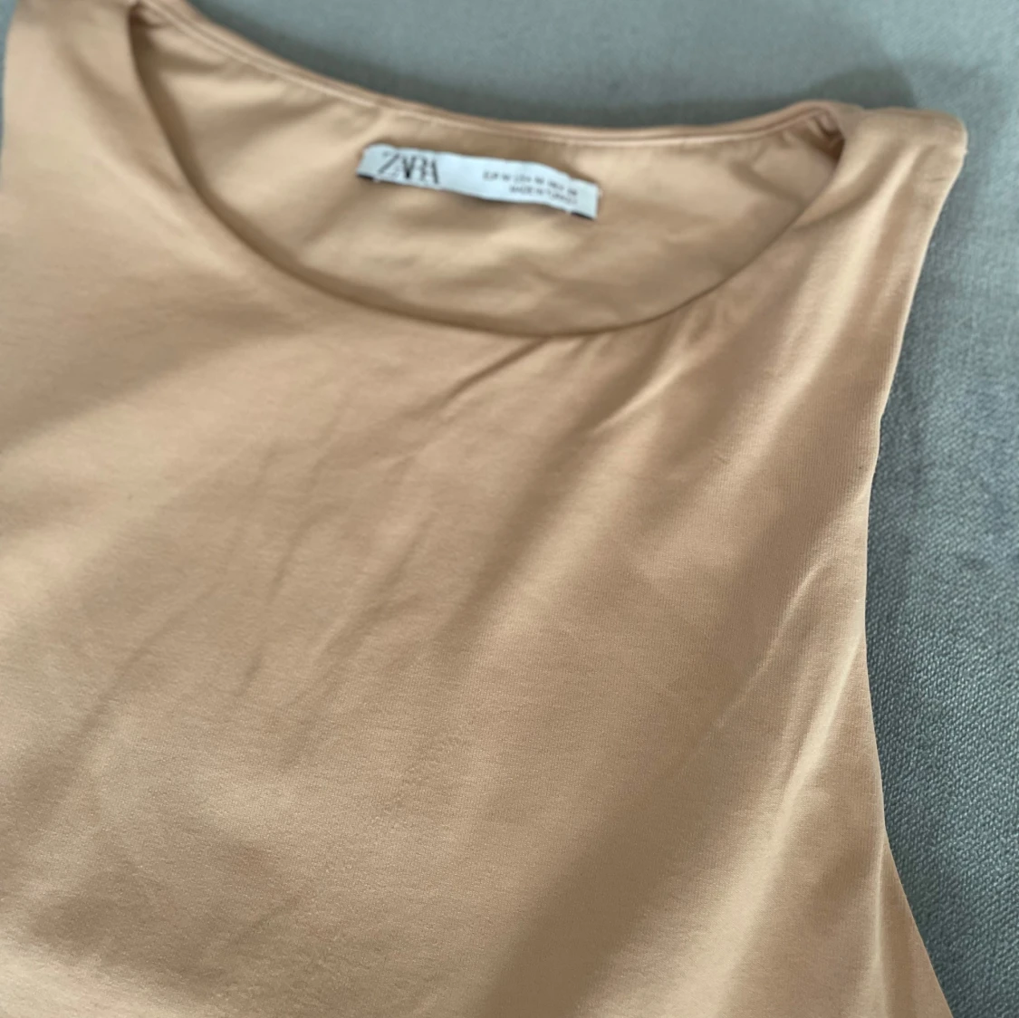 Beige ärmlös body från Zara - 1