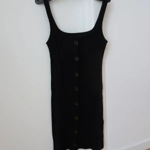 Svart klänning  - Använd några få gånger, som ny, normal i storleken 