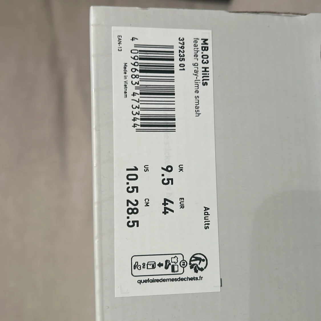 Grå och neongula sneakers från Puma MB.01 - 4