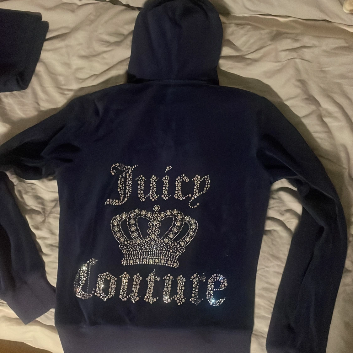 Mörkblå velourbyxor och kofta från Juicy Couture - 4