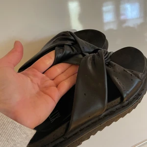 Sandaler - Coola snygga sandaler/tofflor. För stor storlek tyvärr.
