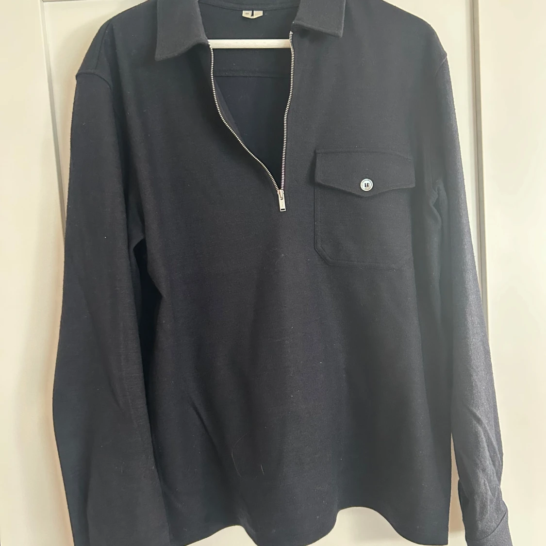 Blå långärmad tröja med half zip