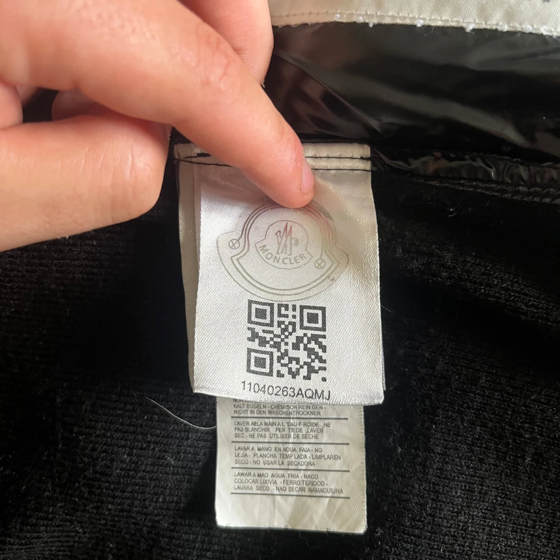 Svart dunväst med ärmar från Moncler - 3