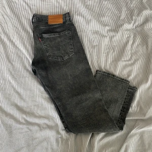 Levis Jeans 502 - Snygga 502 jeans från Levis som är lite slim. Storlek 31/30. Skriv om det finns frågor!