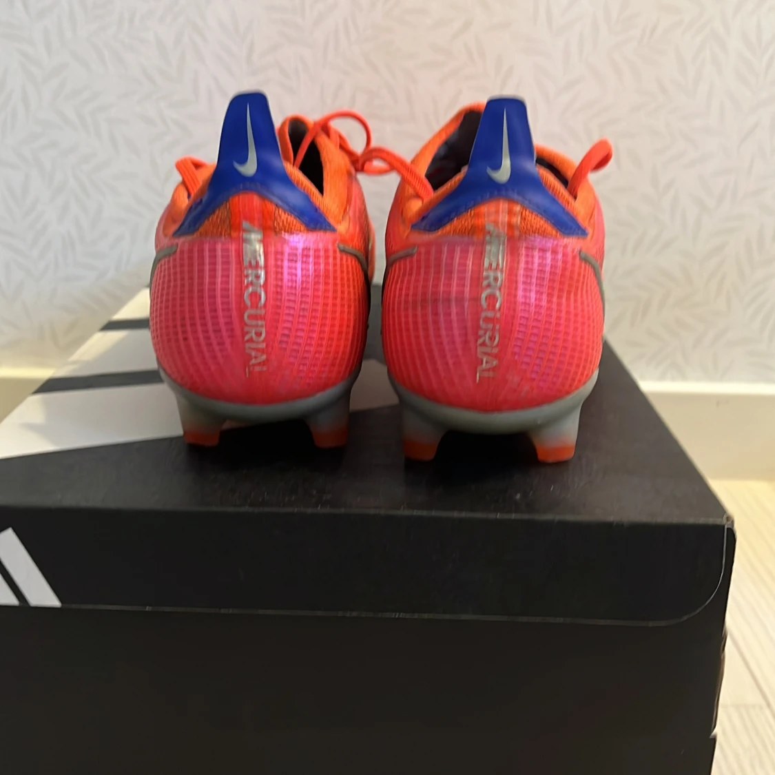 Nike Mercurial fotbollsskor i orange och rosa - 3