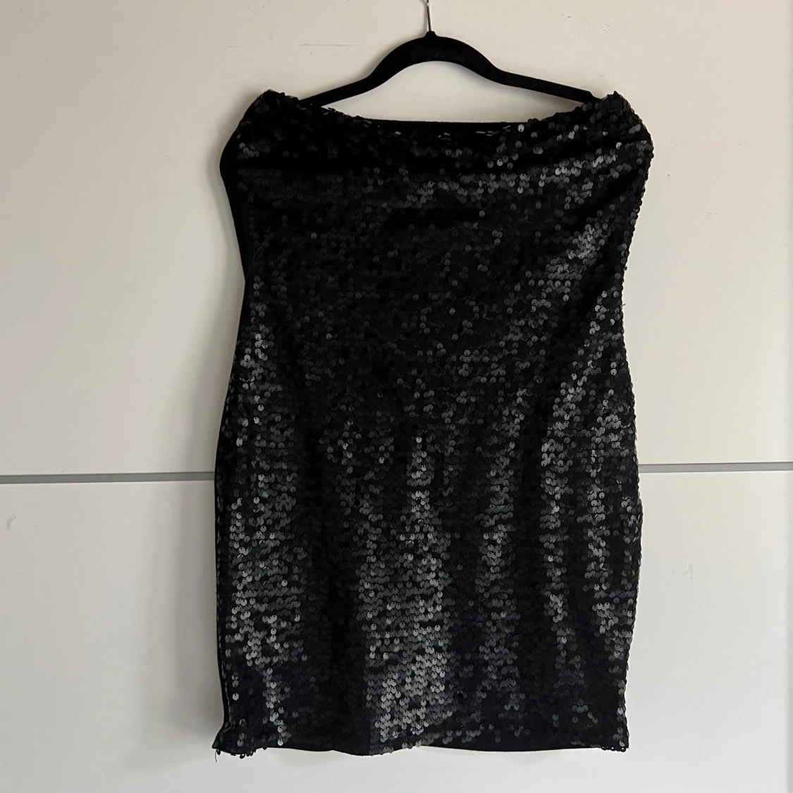 Svart paljettkjol från Bisser