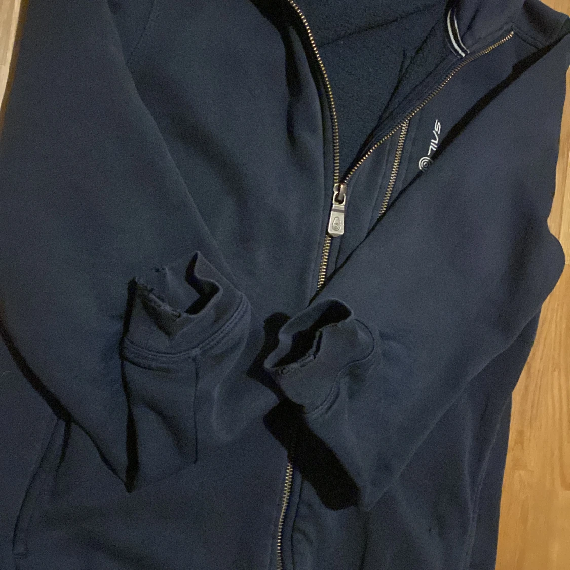 Mörkblå hoodie från Sail Racing - 3