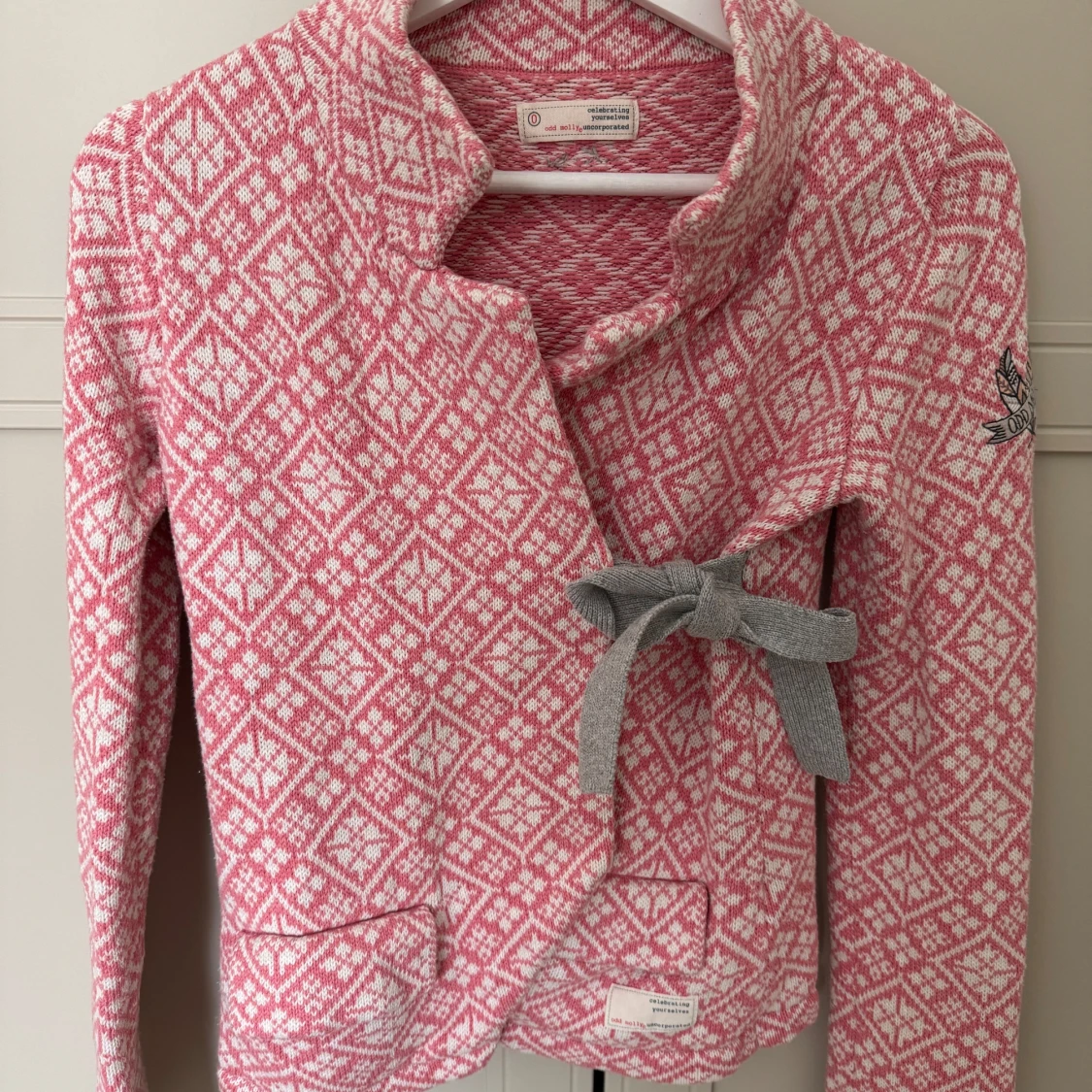 Rosa stickad kofta från Odd Molly