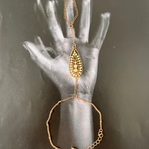 Handmsycke- Guld  - Armband & ring! Skriv till oss om frågor vid t.ex storlek osv! 