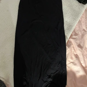 Svart lång kjol - Snygg svart långtkjol från hm storlek s