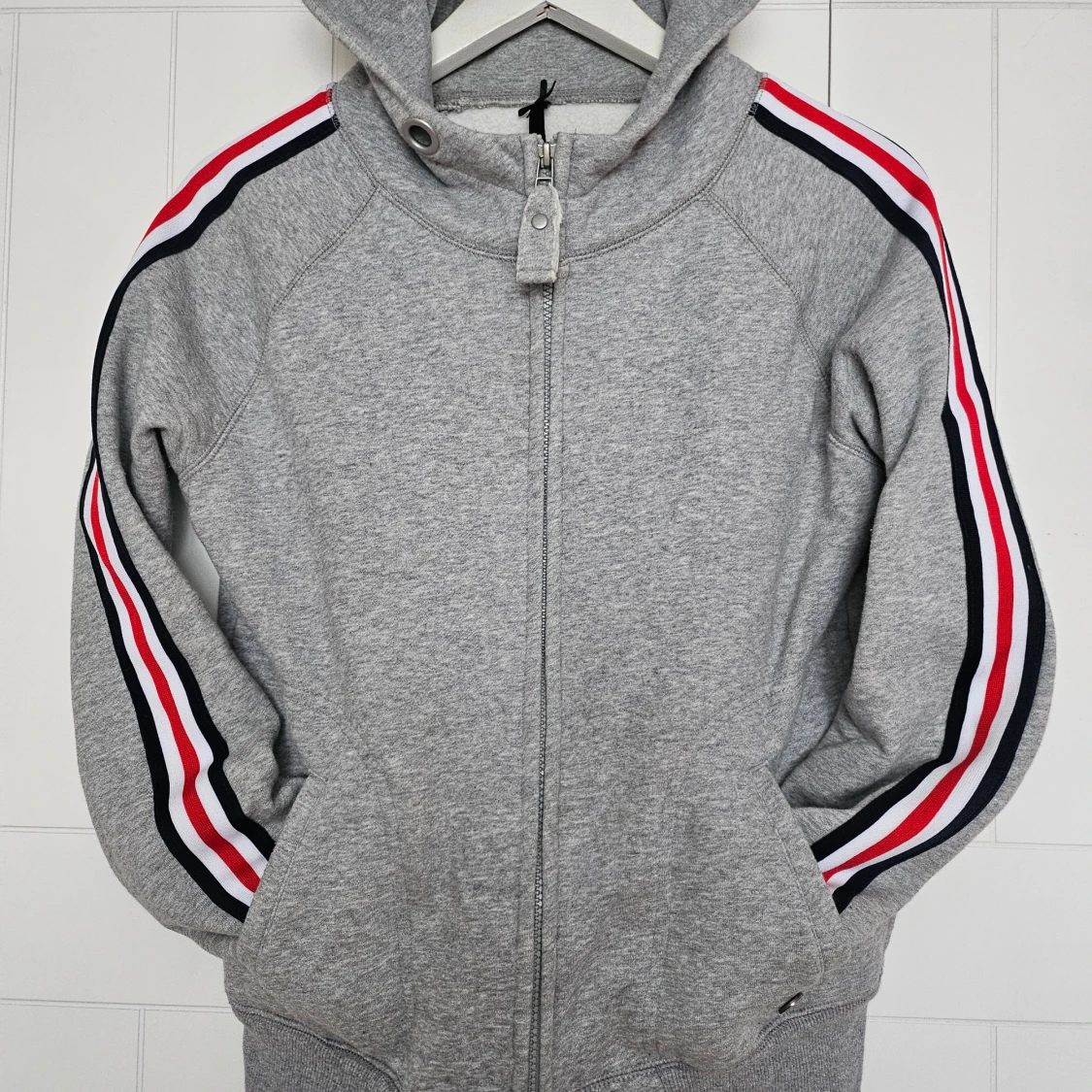 Grå hoodie från Key Largo