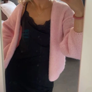 Kofta - Super söt kofta från Lindex💞💞finns inte i denna färg längre.