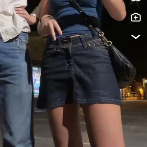 Mini Jeanskjol  - Såå snygg älskar denna😍 