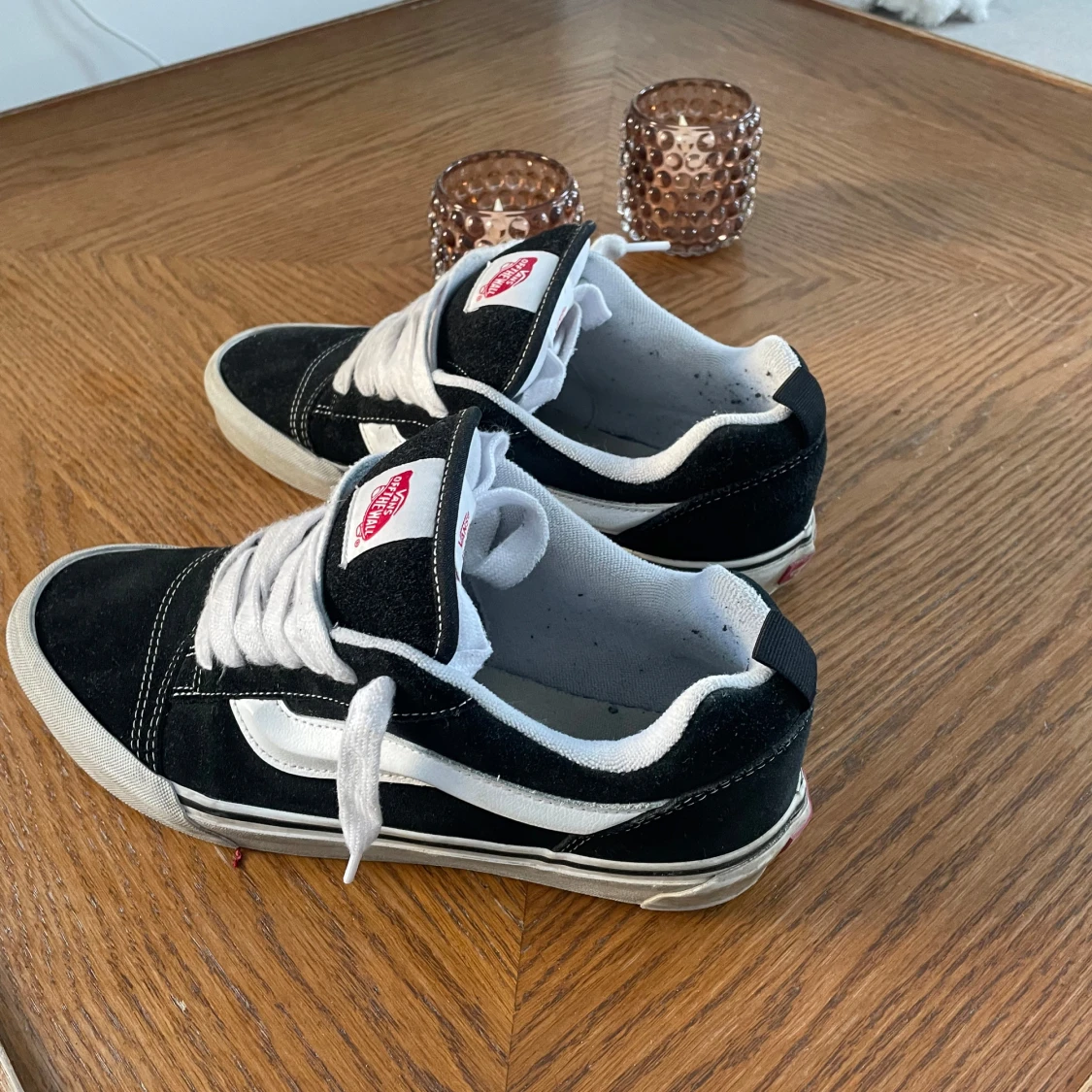 Svarta sneakers från Vans/ knu skoll