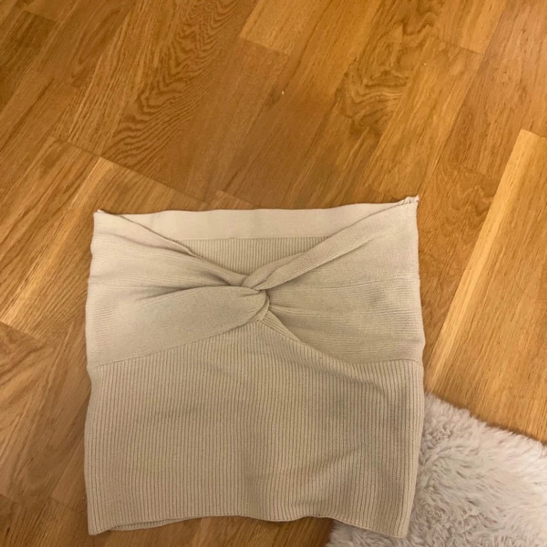 Beige ribbad tubtopp