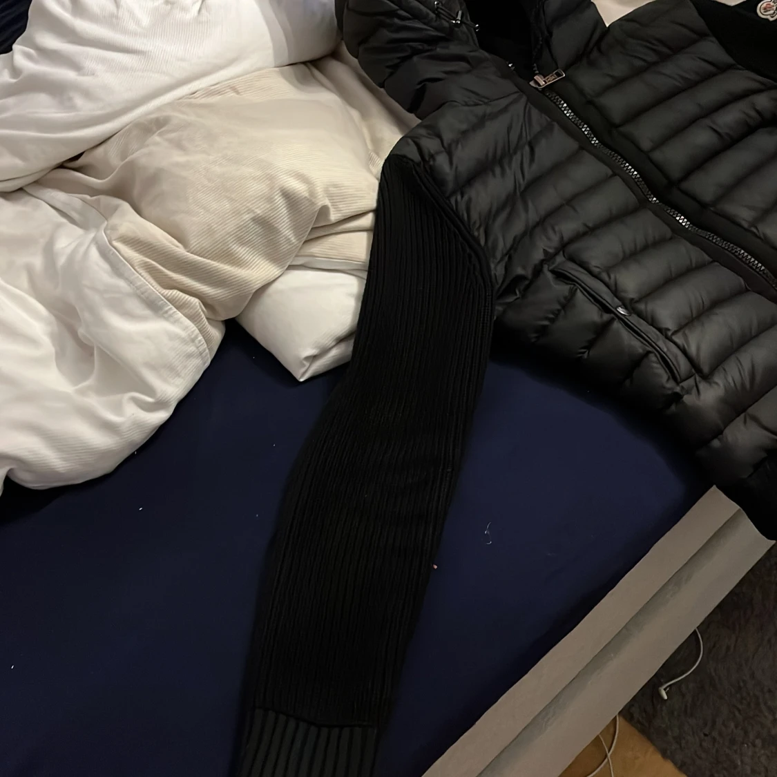 Svart dunjacka med huva - 2