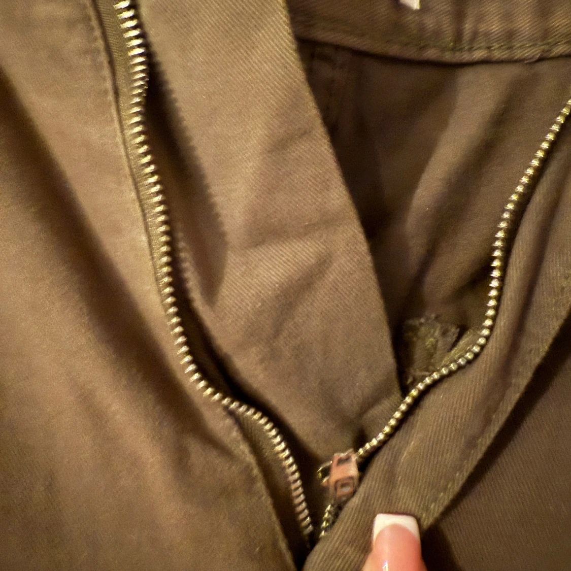 Bruna cargopants från stradivarius  - 3