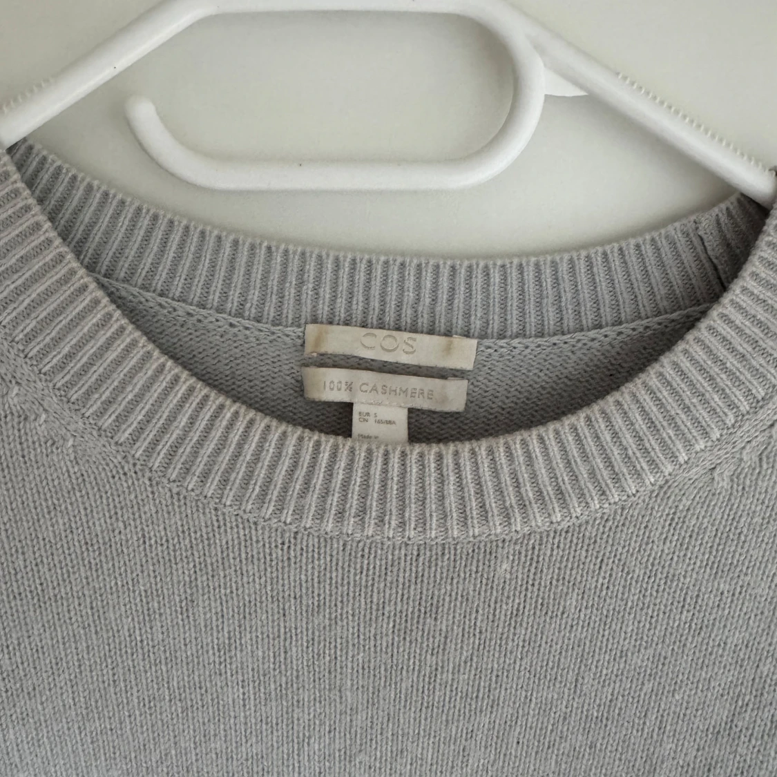 Ljusblå kashmirtröja från COS - 1