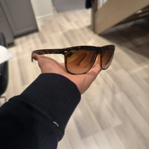 Rayban - Säljer mina rayban brillor hör av er vid intresse!