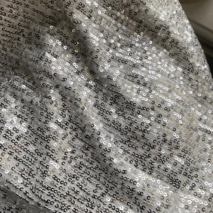 Glitter linne - Säljer detta gilter linne som är perfekt till nyår🤍 använd en gång förra nyår Frakt tillkommer:)