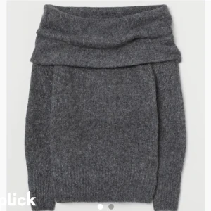 Stickad off shoulder tröja - Från H&M❤️Endast använd två gånger. Köpte den här på plick för 280 kr🥰 