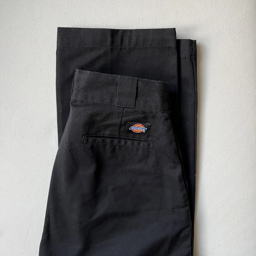 Original dickies workpants i nyskick. Första bilden är lånad. Skicka meddelande för frågor eller fler bilder☺️. Jeans & Byxor.
