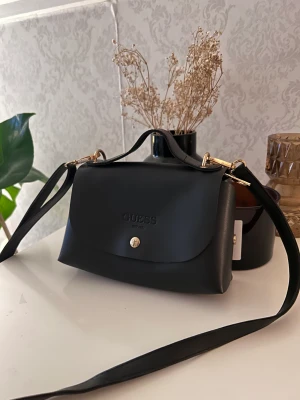 Guds väska - Liten väska som passar till allt, superfint skick (nästan oanvänd) uttagbar necessär 