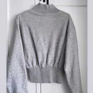 Tröja  - Säljer denna fina tröjan från Gina köpte den förra året, helt nyskick 🫶🏼