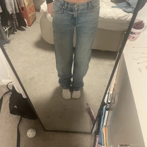 jeans - säljer dom här blåa jeansen från Gina, precis lika dana som dom svarta i förra annonsen fast i en annan färg🙌🏻