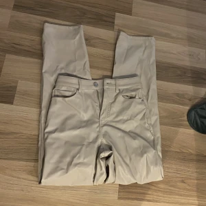Skinnbyxor  - Utsvänga skinn byxor, fint skick