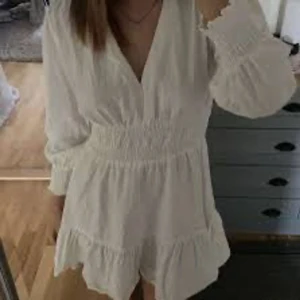 Zara klänning - Jättefin och gullig zara klänning i toppskick🩷 (Första bilden är lånad)