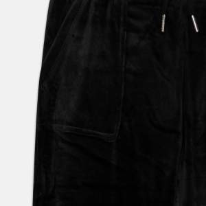 Säljer mina svarta Juicy Couture byxor i storlek 10/11 140-156) då de är för små ny skick kan postas eller hämtas i Lidköping 