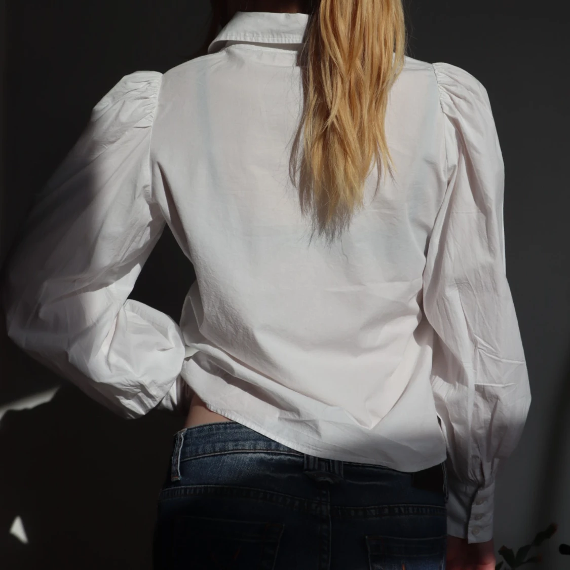 Vit skjorta med ballong ärmar - 90