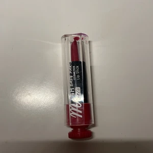 Rött läppstift  - Oanvänt läppstift i en mörkröd fin färg 