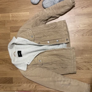 Beige fårullsjacka - Supersnygg och perfekt till hösten, varm🤍✨