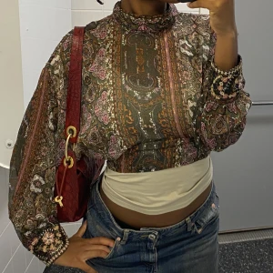 Zara topp - Topp/blus med fina detaljer 💞