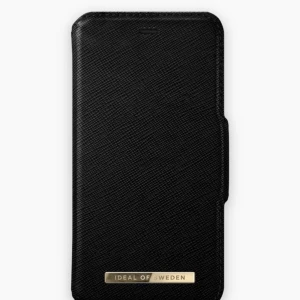 Mobilskal - Idealofsweden skal med korthållare för xs Max/ 11 säljer då jag köpt ny mobil, iprincip oanvänd och inga täcken på användning eller slitage, köpt för 399 💕