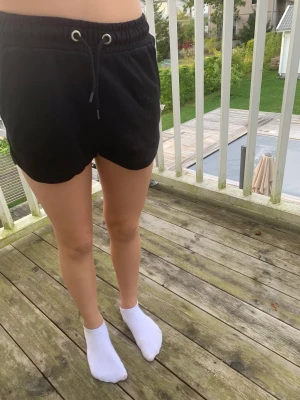 Svarta shorts  - Svarta shorts från kappahl Storlek 146/152