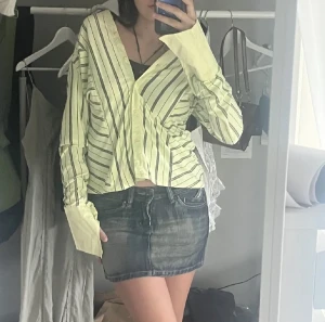 Snygg skjorta!! - Jättefin skjorta som inte kommer till användning<3 det står inte vilken storlek men jag skulle gissa på m