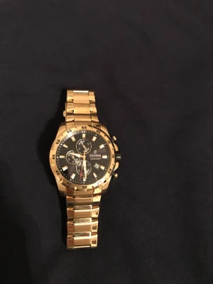 Klocka - Säljes pga att den inte änvänds. Ändas använd 1 gång och i nyskick. Fås med låda och extra länkar.