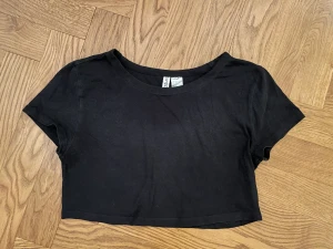 Svart crop top  - Svart crop top 