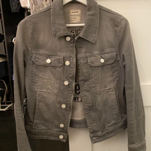 Zadig & Voltaire jacka  - Väldigt bra skick. 